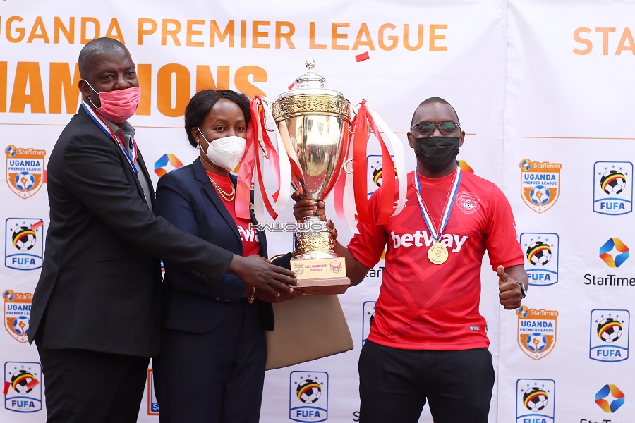 e-readmedia-Wasswa-Bbosa-Florence-Nakiwala-and-Isaac-Mwesigwa-celebrate-with-the-trophy