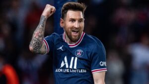 Lionel-Messi-Wins-His-First-Trophy-In-France-With-PSG